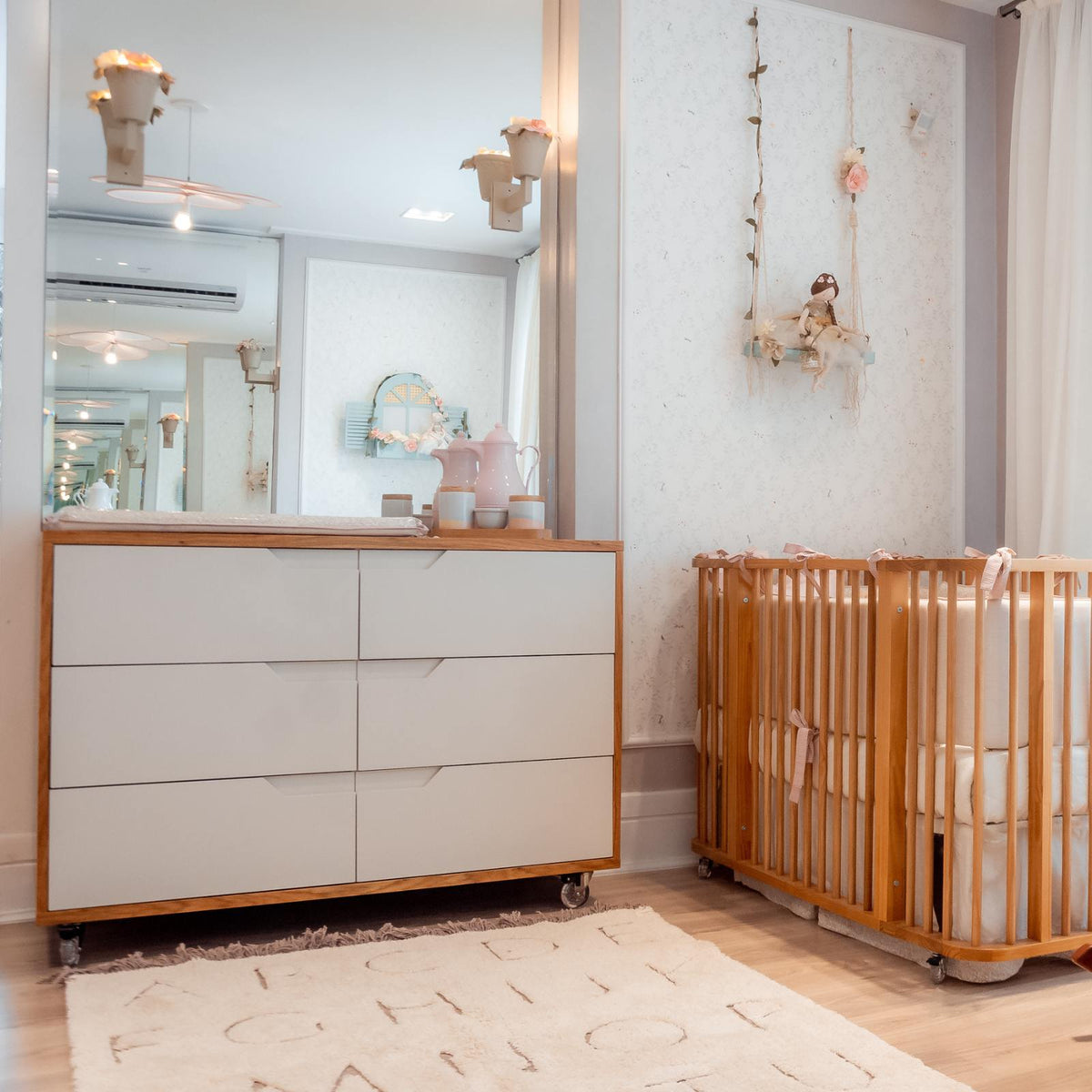 Cômoda Fases FAS-610 6 Gavetas Caixa em Jequitibá - Frente de Gavetas Branco - Kartoon