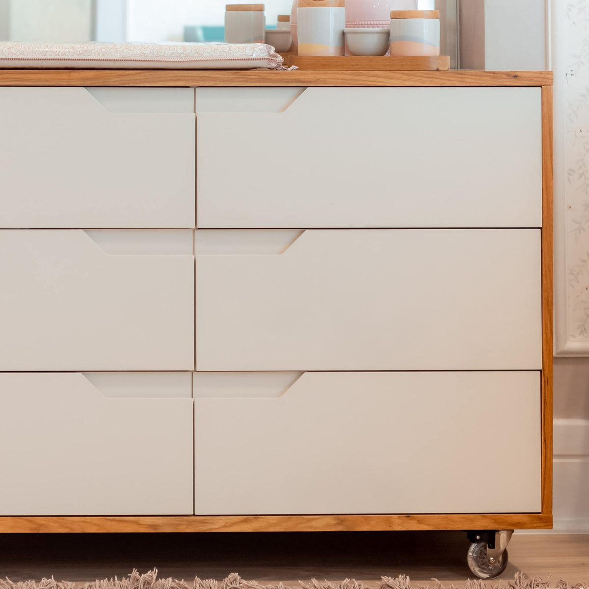 Cômoda Fases FAS-610 6 Gavetas Caixa em Jequitibá - Frente de Gavetas Branco - Kartoon