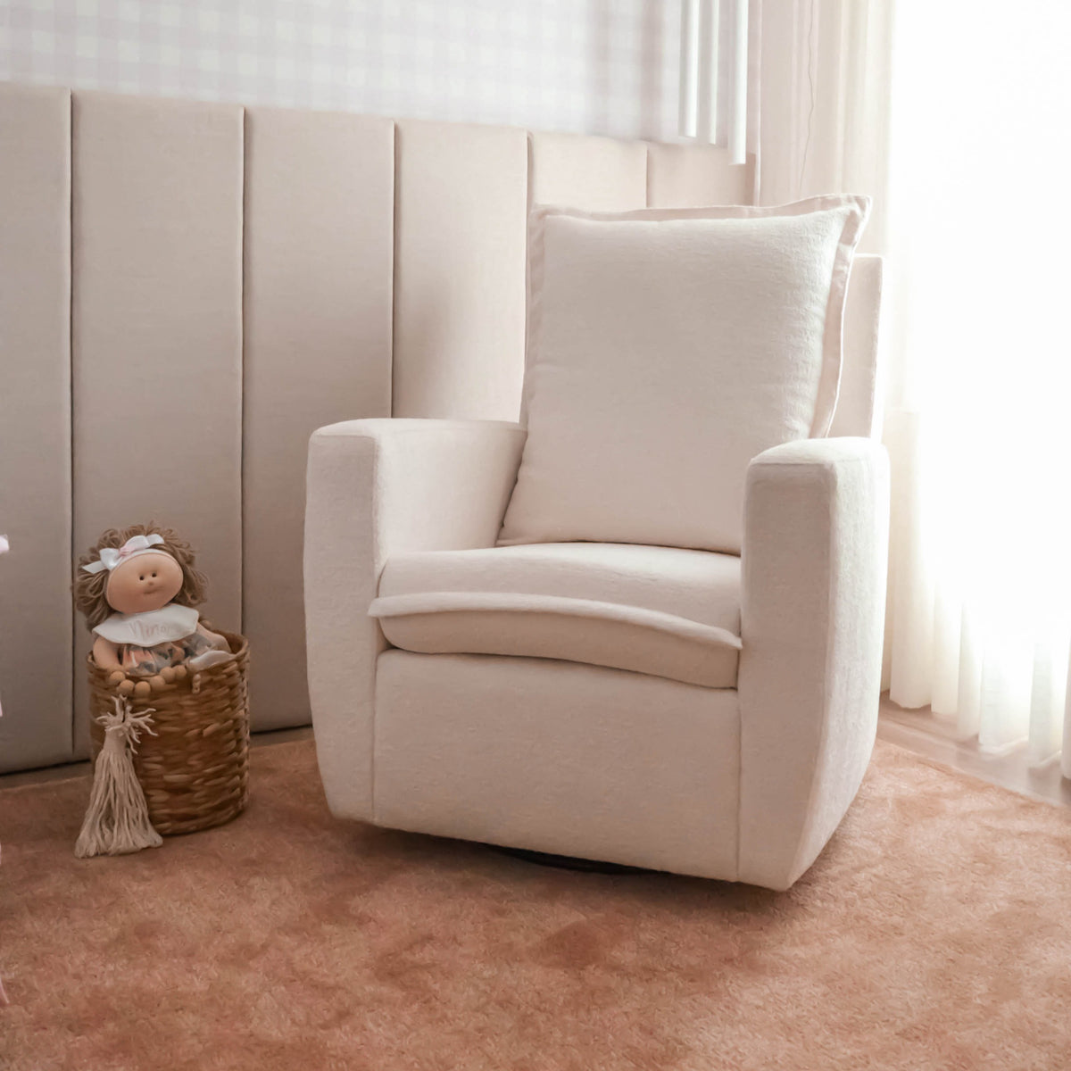 Poltrona Serena com Pés Giro + Balanço - Bouclê - Stillen